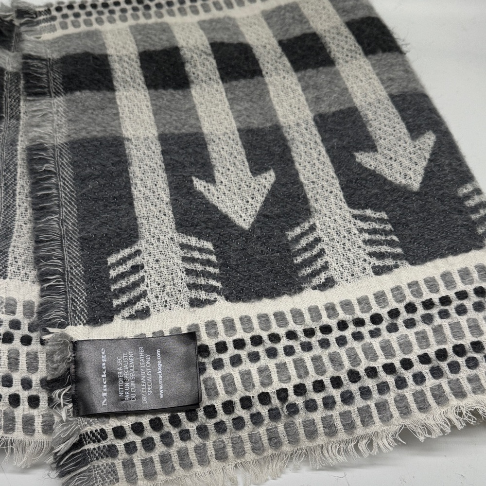 Mackage scarf - Picture 1 of 4